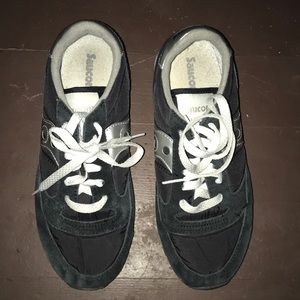 Saucony size 8.5 shoes.